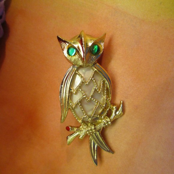 VINTAGE Silver Green MOP Owl Brooch ~ Mother of Pearl Glass Cabachon Silver Owl - Picture 9 of 12